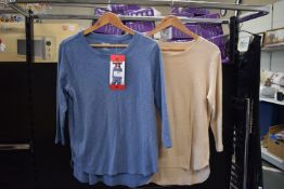 *2x Kirkland 3/4 Sleeve T-Shirts Size: M (1x blue, 1x beige)