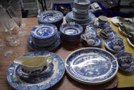 Quantity of Blue Willow Pattern Tea and Dinnerware