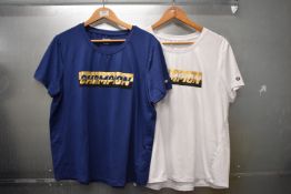 *2x Champion Motif T-Shirts Size: L (1x navy, 1x white)