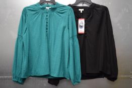 *2x Ella Moss Long Sleeve Textured Blouses with Button Detail Size: M (1x green, 1x black)