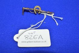 9ct Gold Bar Brooch with Horseshoe & Riding Crop Design ~1.9g