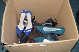 Lady’s Preworn Shoes Mainly Size: 10