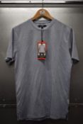 *Tahari Men’s Blue Pique Tee Size: M