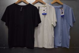 *3x Mondetta T-Shirts Size: L (1x black, 1x white, 1x baby blue)
