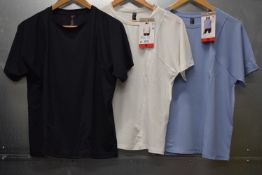 *3x Mondetta T-Shirts Size: M (1x black, 1x white, 1x baby blue)