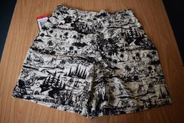 *Hilary Radley Linen Black & Cream Print Shorts Size: M