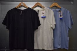 *3x Mondetta T-Shirts Size: L (1x black, 1x white, 1x baby blue)