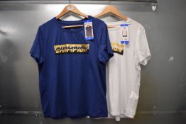 *2x Champion Motif T-Shirts Size: L (1x navy, 1x white)