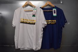 *2x Champion Motif T-Shirts Size: XL (1x navy, 1x white)