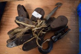 Quantity of Bakelite Rope Blocks