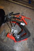 * 4x Quick Release Clamps