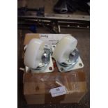 * 2x Swivel Castors