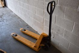 * 2500kg Pallet Truck