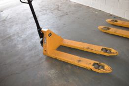 * 2000kg Pallet Truck