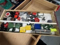 Quantity of Various Meccano Components (tray not included)
