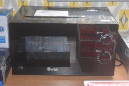 * Swann 700w Microwave
