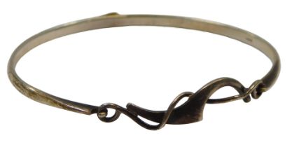 A Kit Heath silver bangle, of abstract twist design, 6cm wide, 8.4g all in.
