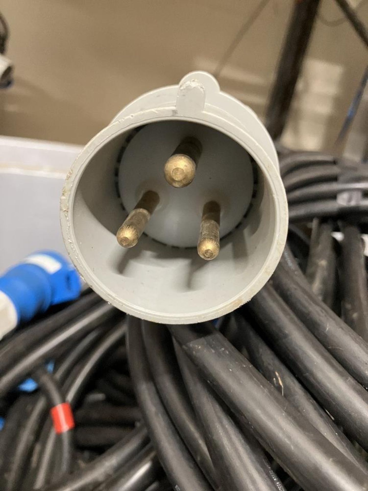 Quantity of 32 amp 10m Cables - Image 3 of 5