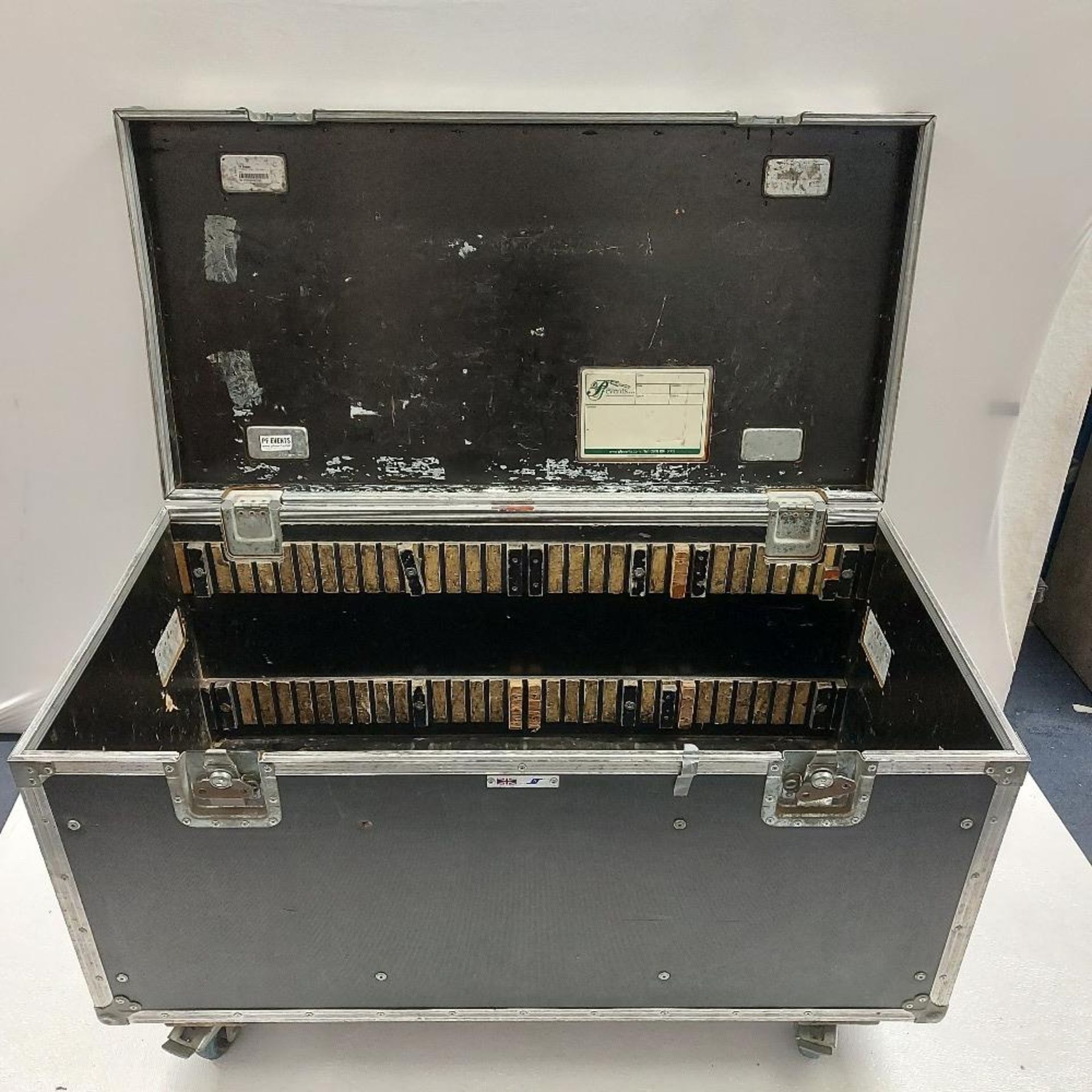 Heavy Duty Mobile Flightcase - Image 2 of 2