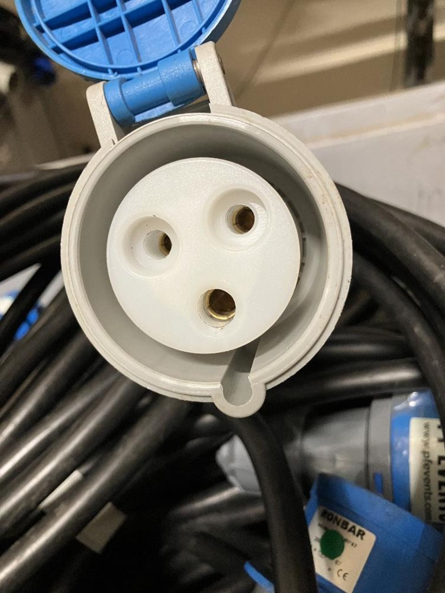 Quantity of 32 amp 10m Cables - Image 4 of 5
