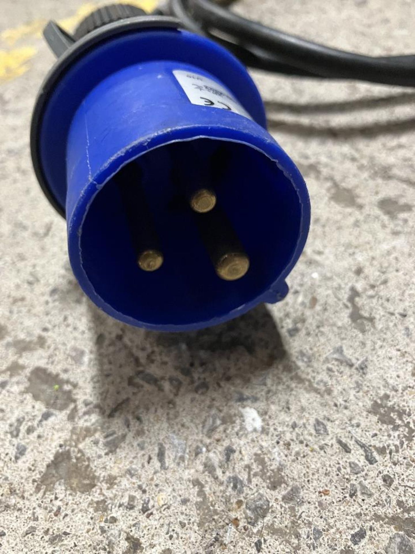 Small quantity of 16 amp 1m Cables - Image 3 of 3