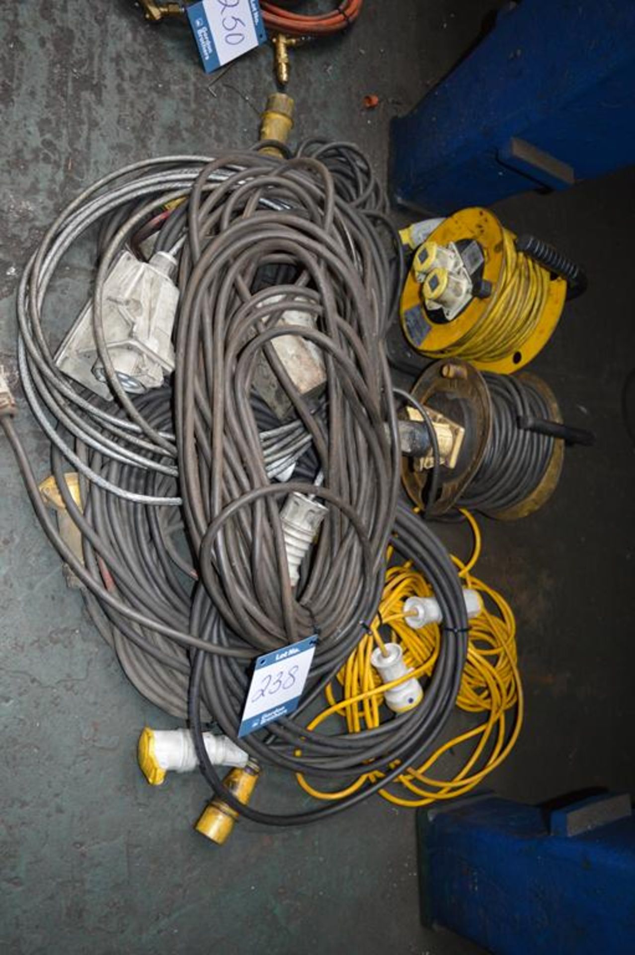 Quantity of various extension leads