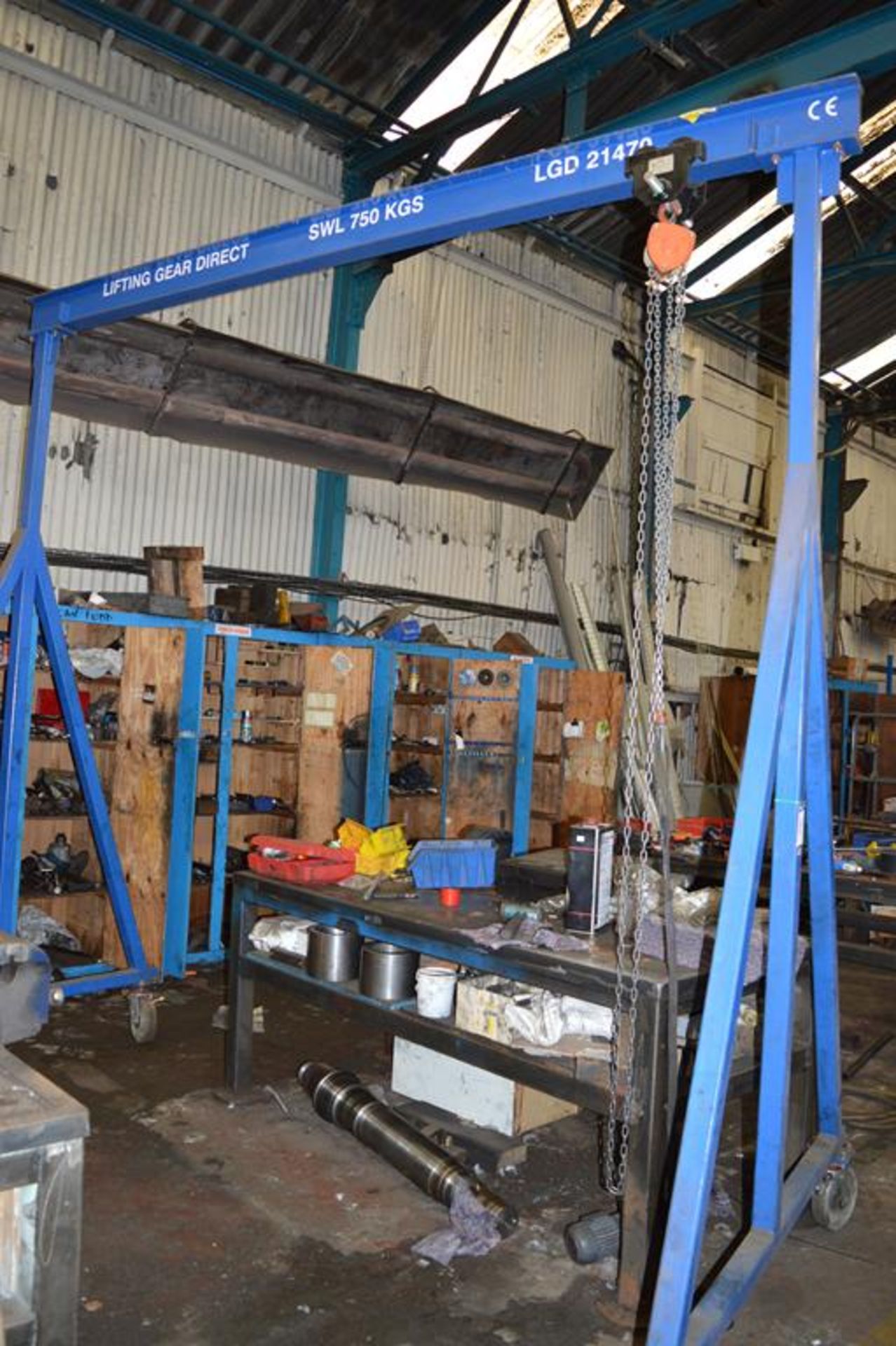 Mobile gantry crane with Manual Chain HoistApproximate dimensions: 3.1m ...