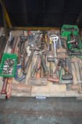 Quantity of hand tools