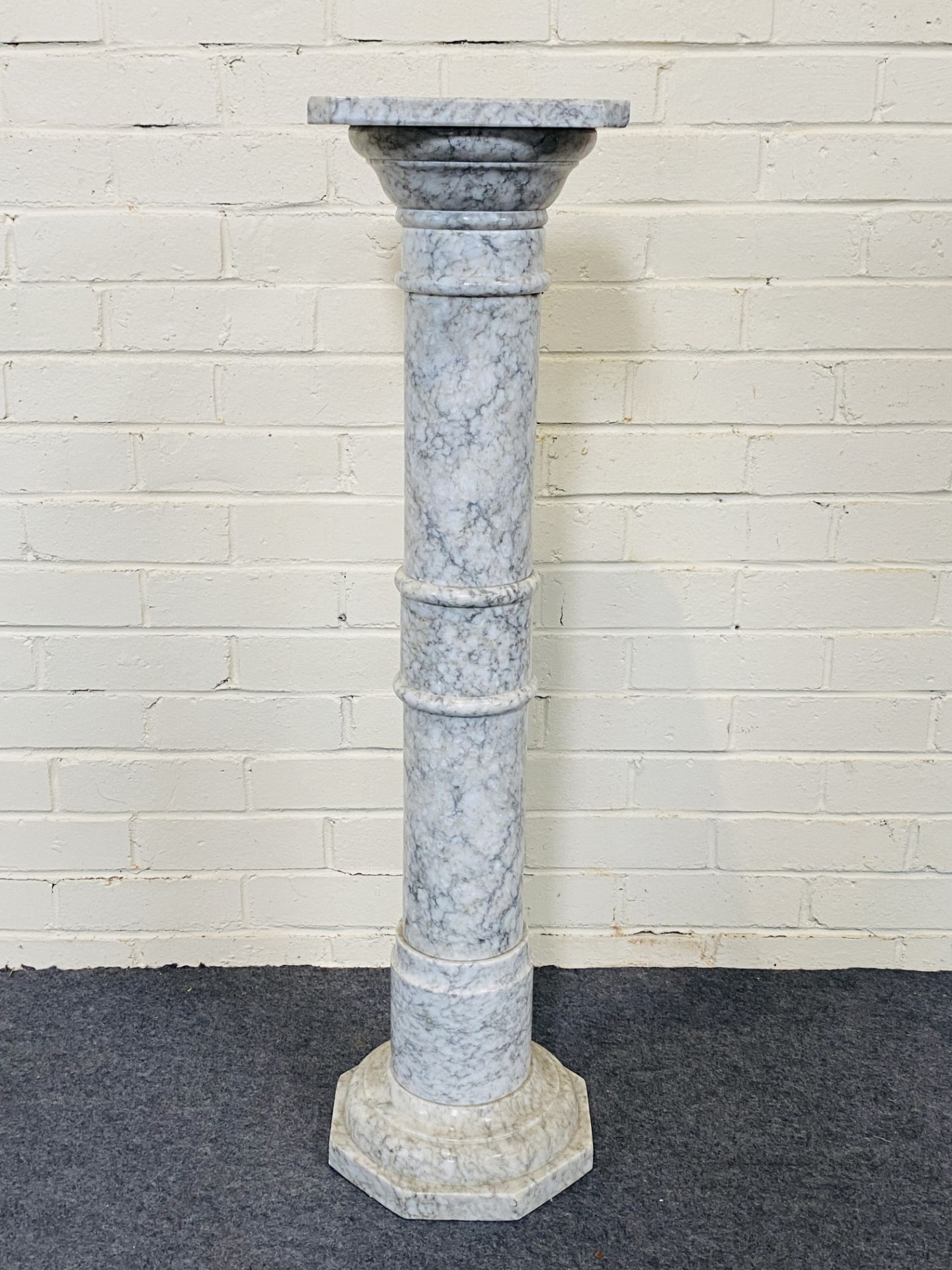 A good turned marble display column - Image 5 of 6