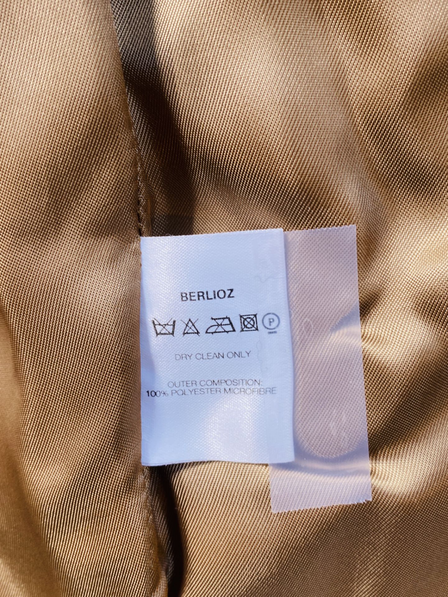 A Holland and Holland quilted coat - Image 7 of 7