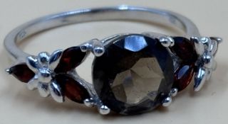 1 Ring mit Steinen - 925er Silber - brutto 2,38