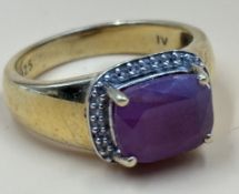 1 Ring mit Steinen verm. Rubin und Zirkonien - 925er Silber vergoldet