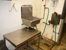 1 x Wall Mounted Knee Operated Hand Wash Sink Basin with a Splashback, Separate Heated Sterilising