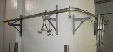 1 x Wall Mounted Heavy Duty V Shaped Hanging Rail - Approx Size 7ft x 7ft