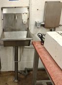 1 x Wall Mounted Knee Operated Hand Wash Sink Basin with a Splashback and Separate Heated