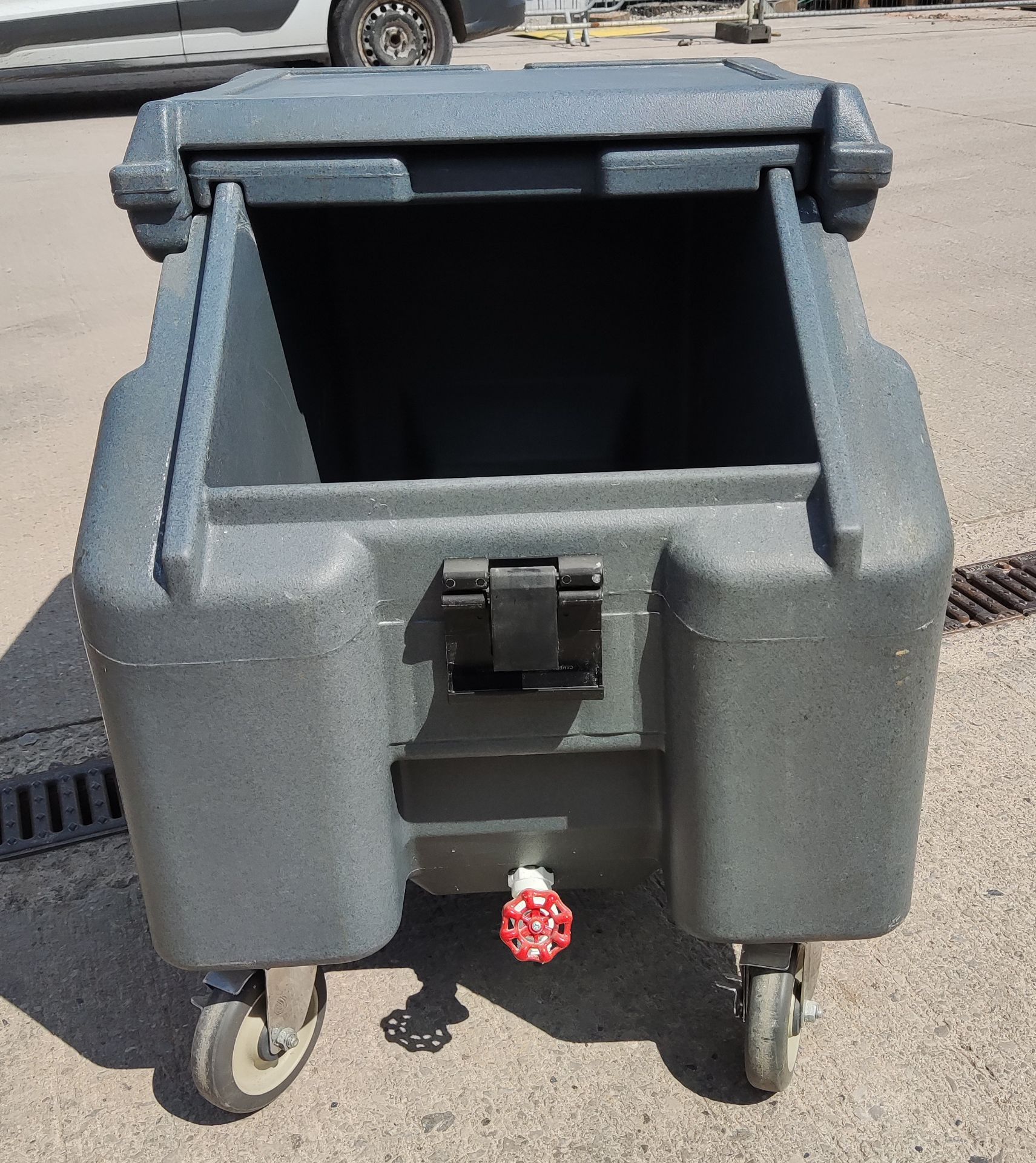 1 x CAMBRO Ice Caddy With Sliding Lid - RRP £643.00 - Image 14 of 14