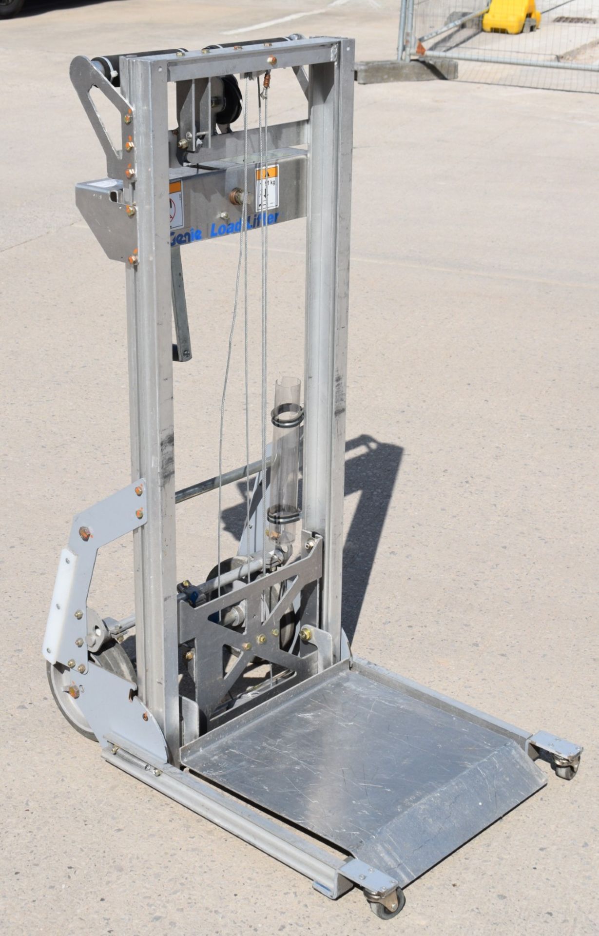 1 x Genie Load Lifter Platform Lift - Ideal for Couriers, Warehouses or Workshops - Max Load
