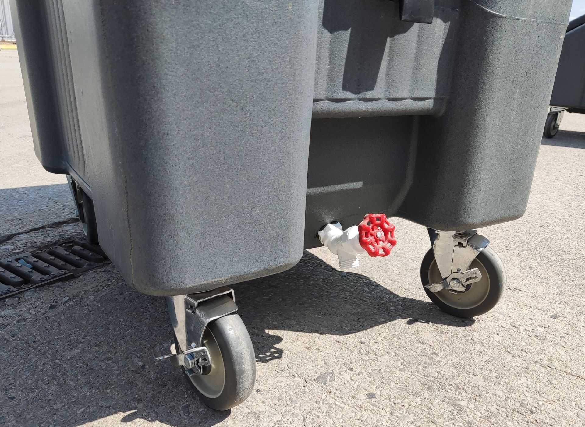 1 x CAMBRO Ice Caddy With Sliding Lid - RRP £643.00 - Image 5 of 14