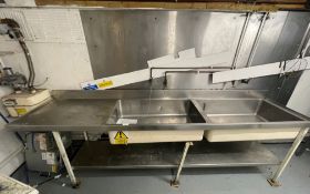 1 x Large Stainless Steel Double Sink Unit - Ref: AC148 - CL1066 - Location: AltrinchamDescription: