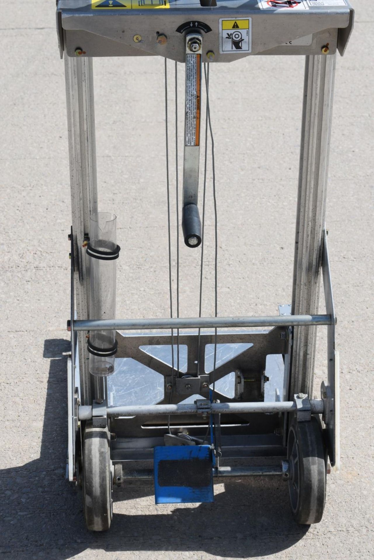 1 x Genie Load Lifter Platform Lift - Ideal for Couriers, Warehouses or Workshops - Max Load - Image 16 of 20