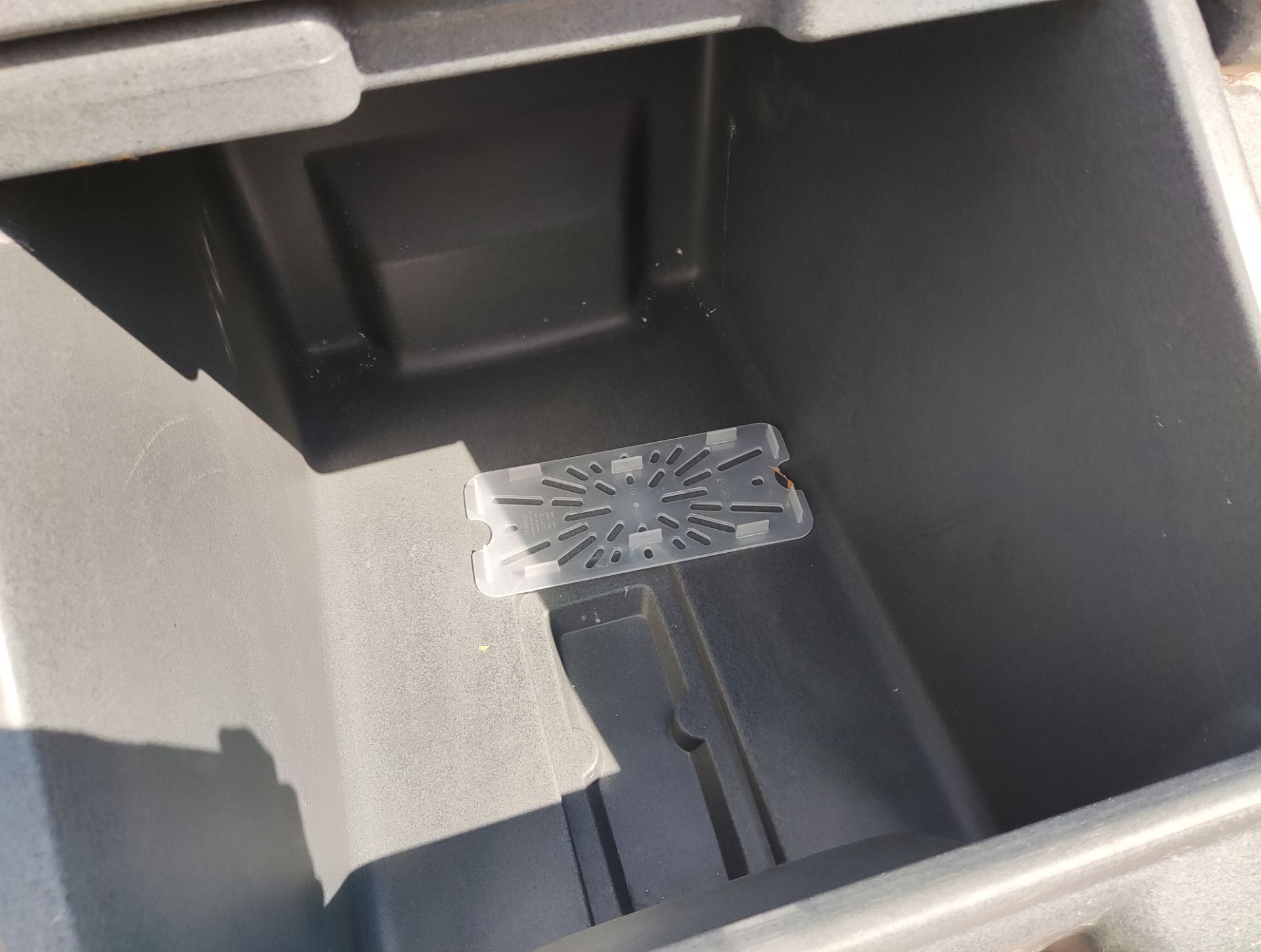 1 x CAMBRO Ice Caddy With Sliding Lid - RRP £643.00 - Image 10 of 14