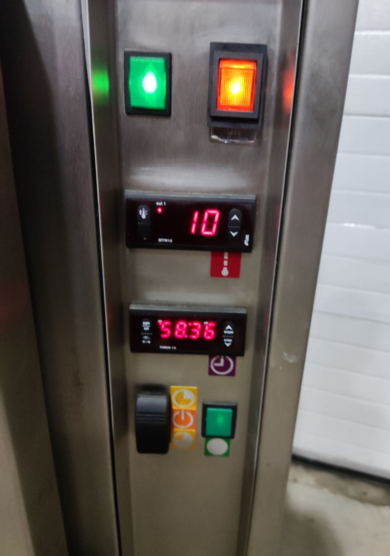 1 x MOFFAT 3 Phase Pie Warmer Cabinet / Hot Cupboard - H142 x W60 x D70 cms - Image 15 of 16