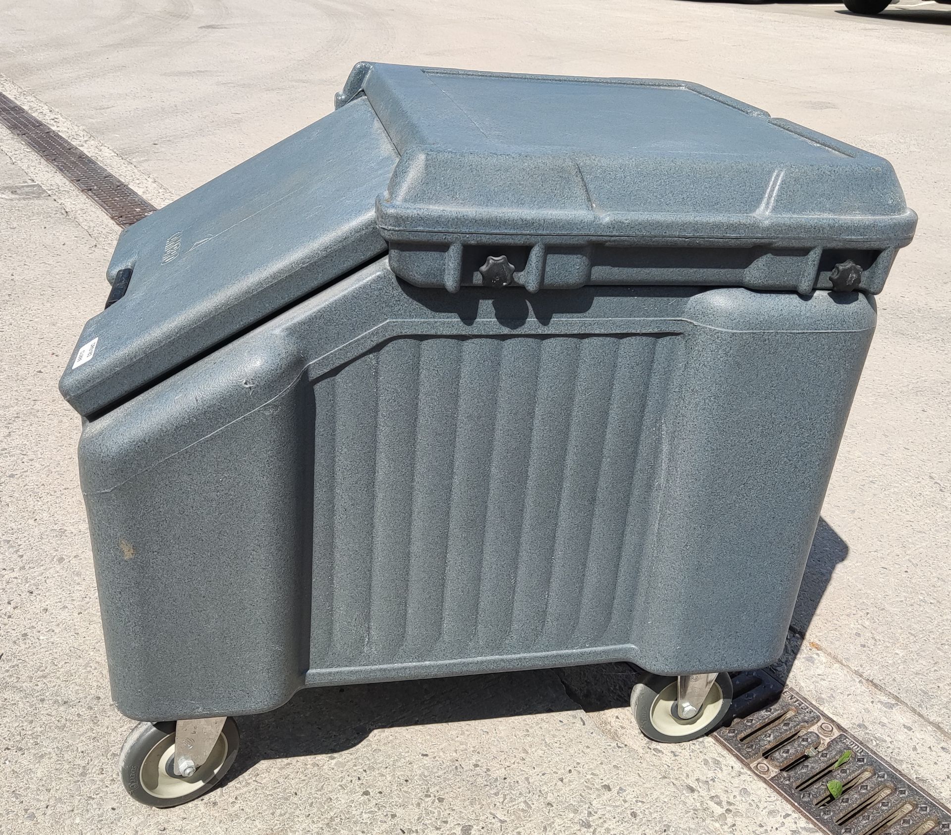 1 x CAMBRO Ice Caddy With Sliding Lid - RRP £643.00 - Image 8 of 14