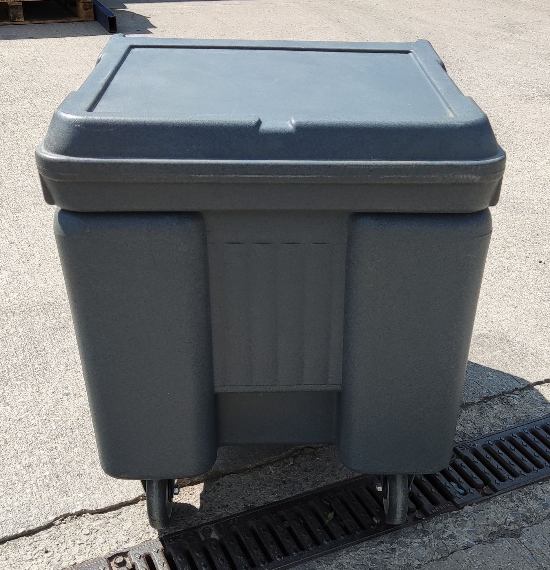 1 x CAMBRO Ice Caddy With Sliding Lid - RRP £643.00 - Image 13 of 14