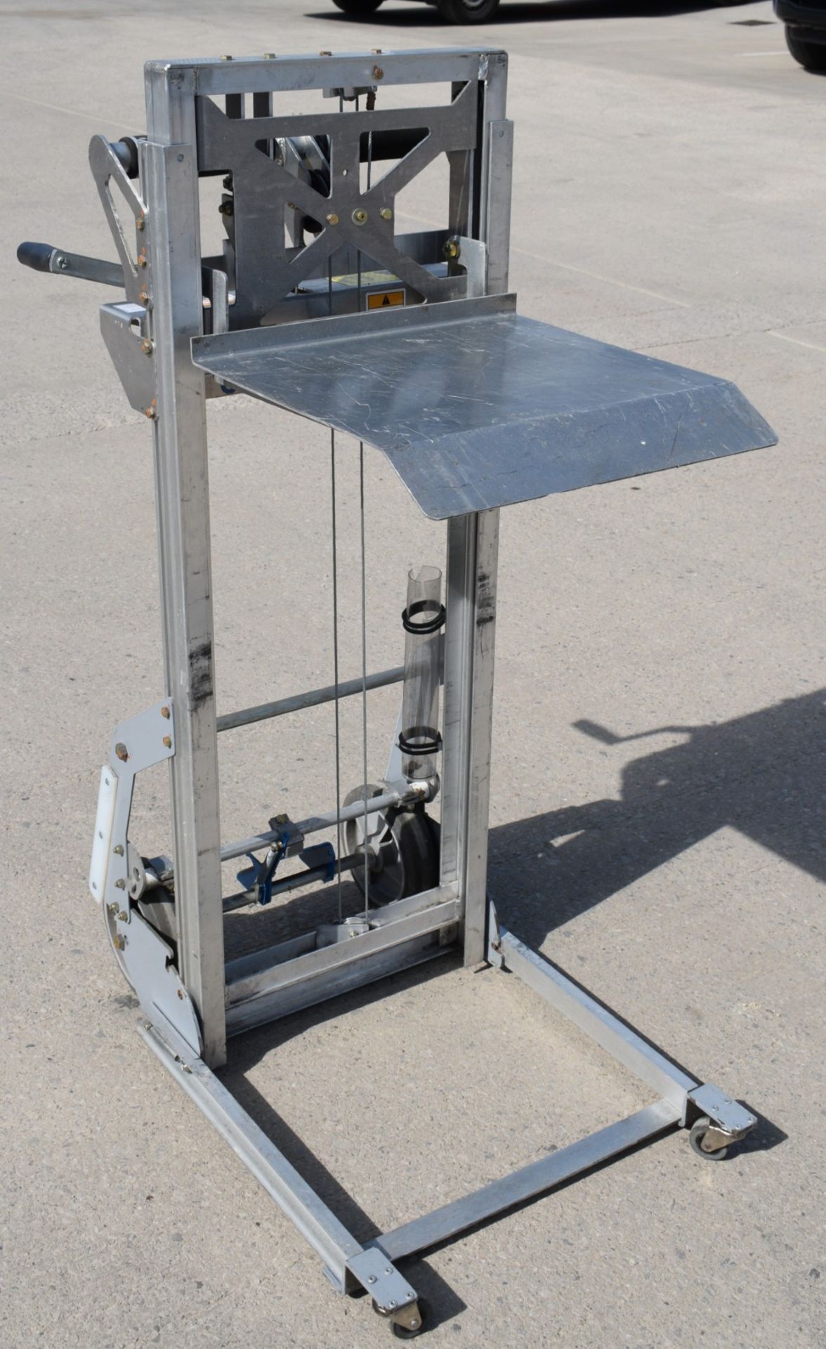 1 x Genie Load Lifter Platform Lift - Ideal for Couriers, Warehouses or Workshops - Max Load - Image 10 of 20