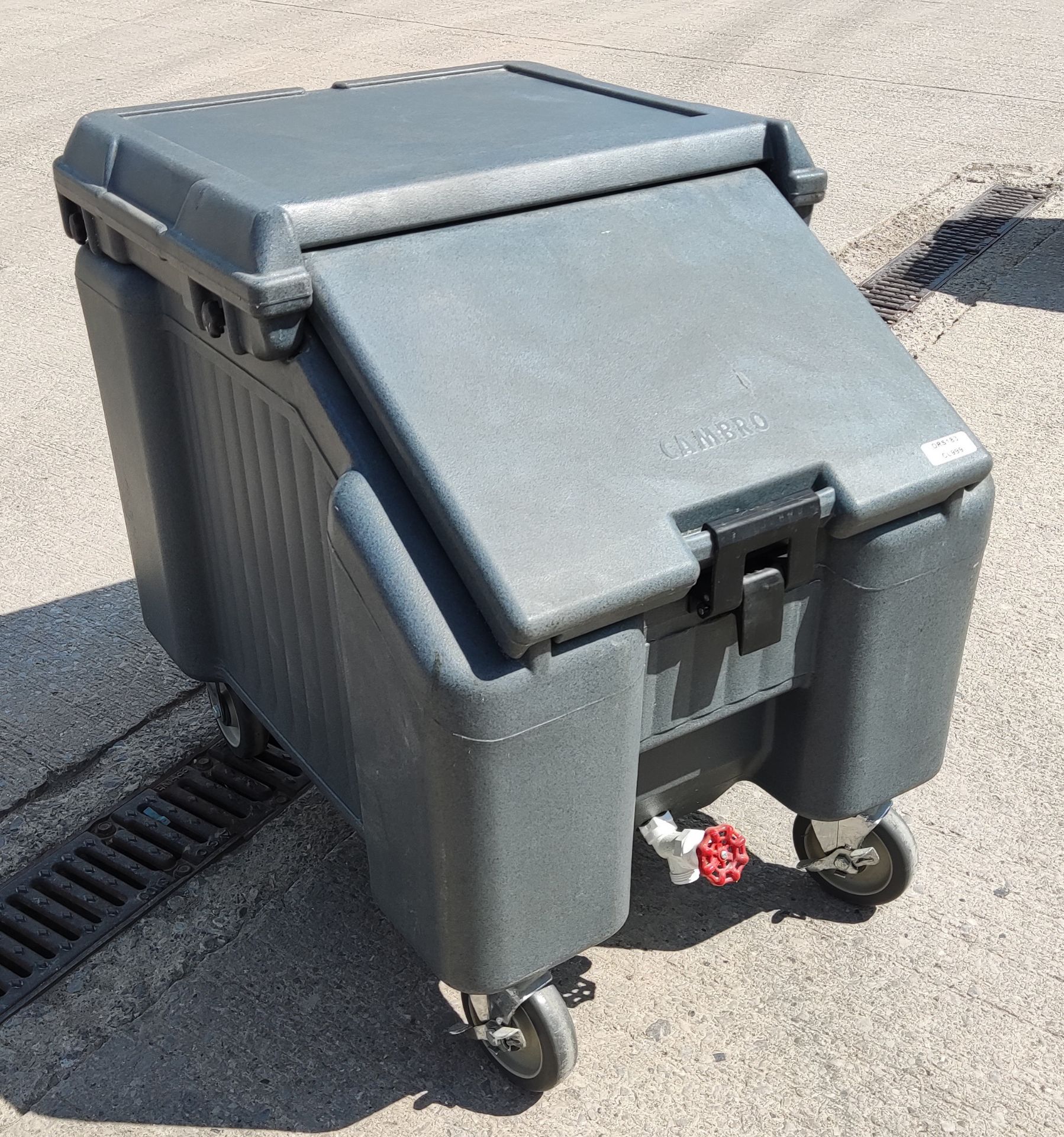 1 x CAMBRO Ice Caddy With Sliding Lid - RRP £643.00 - Image 12 of 14
