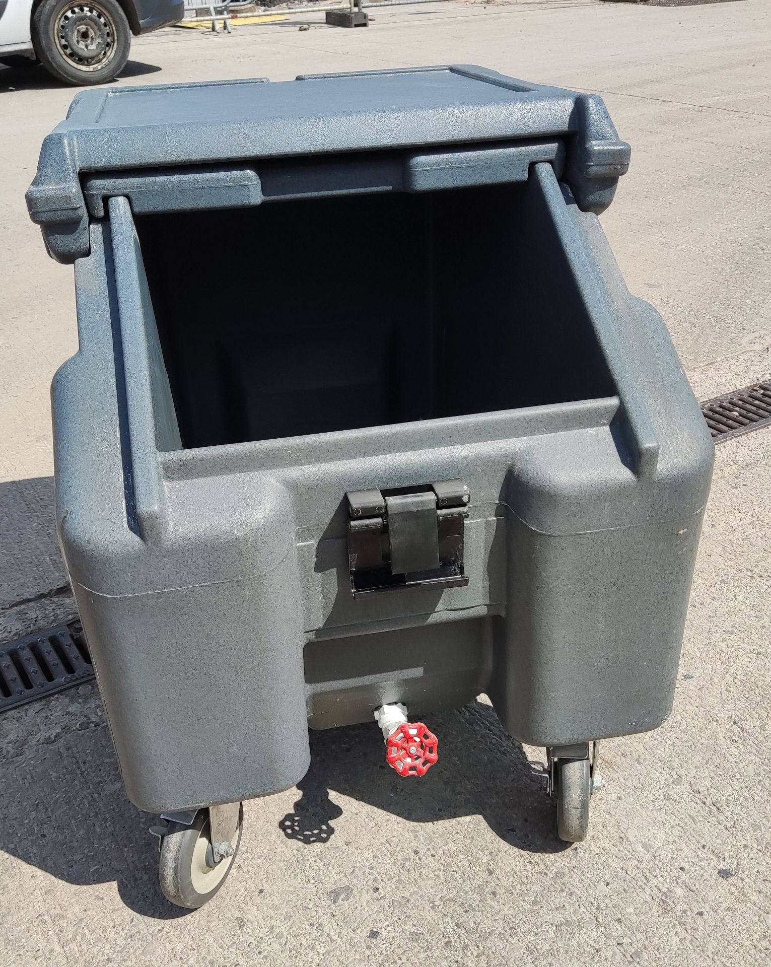 1 x CAMBRO Ice Caddy With Sliding Lid - RRP £643.00 - Image 9 of 14