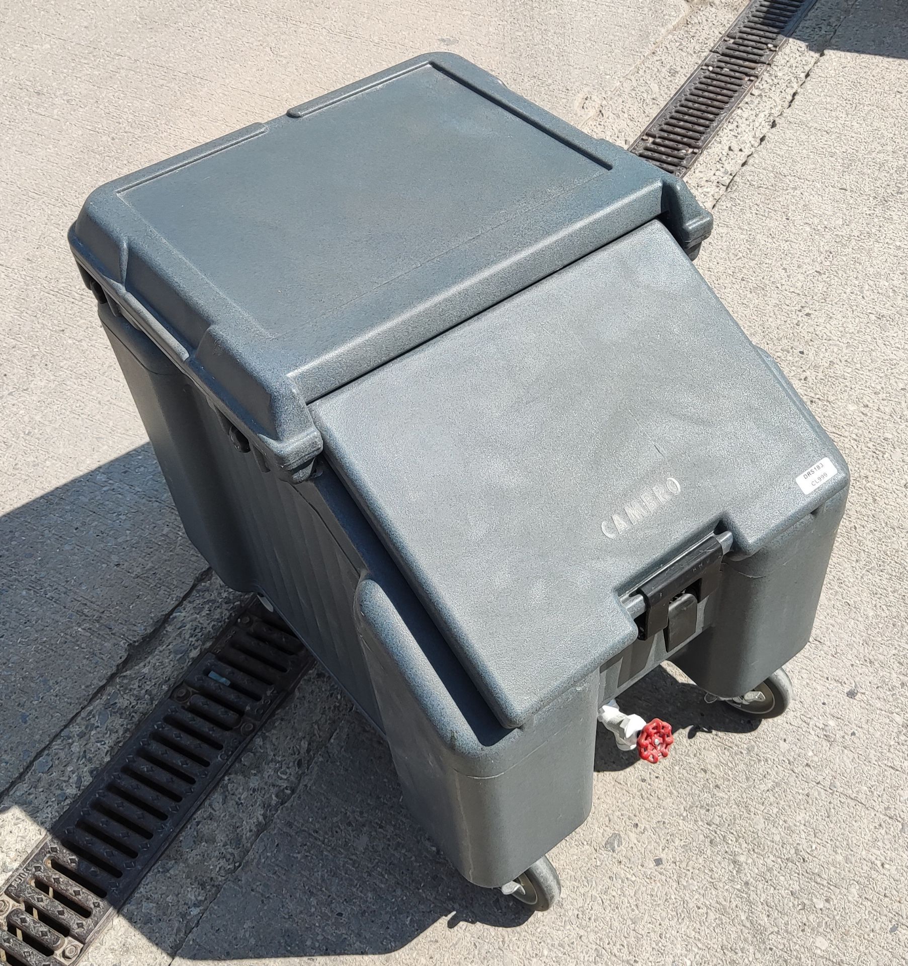 1 x CAMBRO Ice Caddy With Sliding Lid - RRP £643.00 - Image 4 of 14