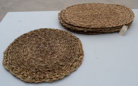 4 x Serving Mats + 1 Round Mat - Ref: GTC789/GTRC20 - CL1017 - Location: Altrincham WA14Condition