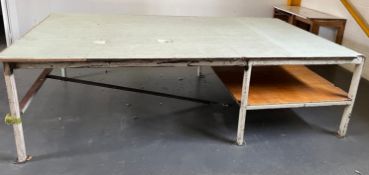 1 x Large Fabric Cutting Workbench Featuring a Steel Frame and Undershelf - Dimensions: H90 x W310cm